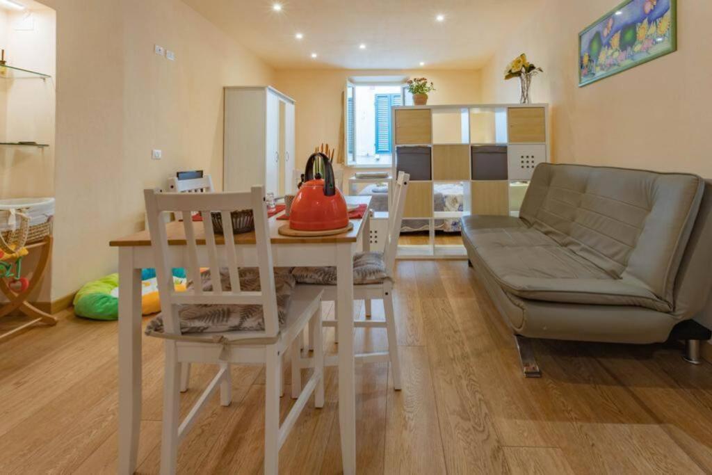 Luccadentro - Centro Storico Apartment Екстериор снимка
